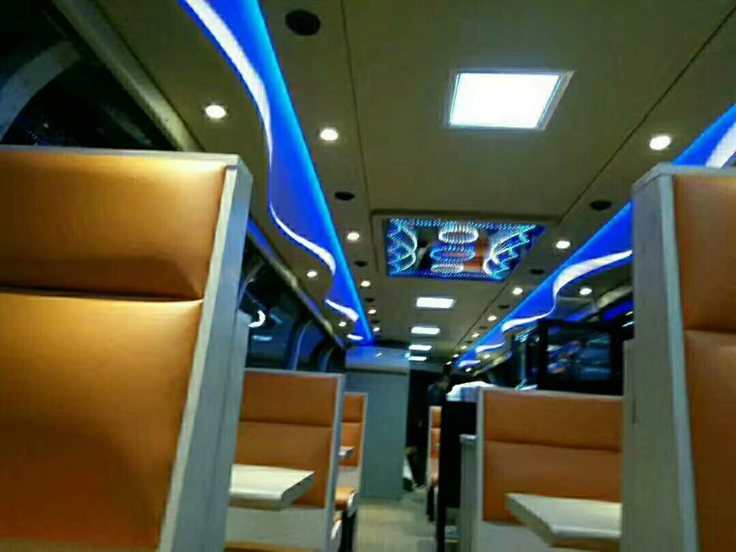中巴餐飲車改裝