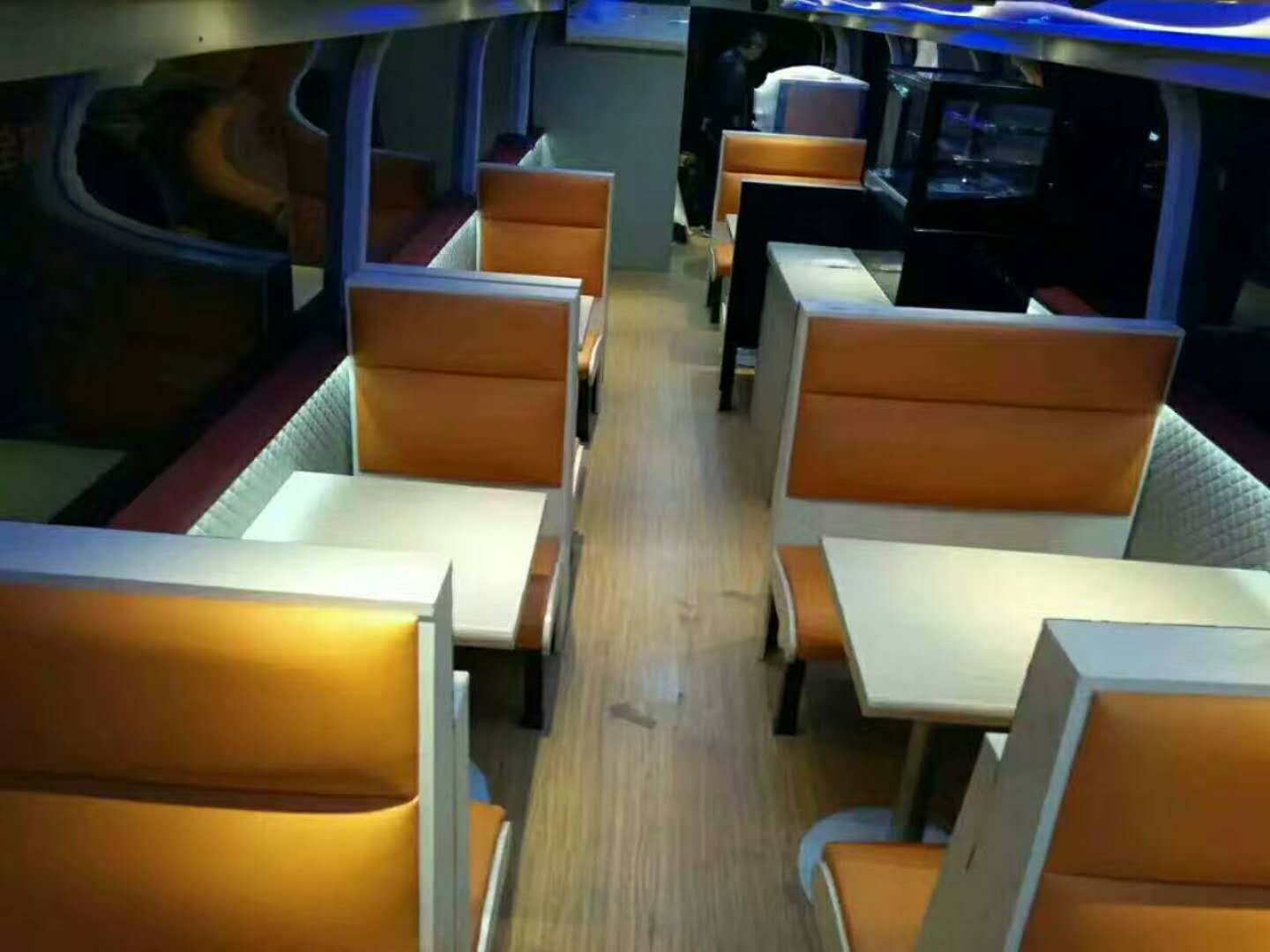 中巴餐飲車改裝