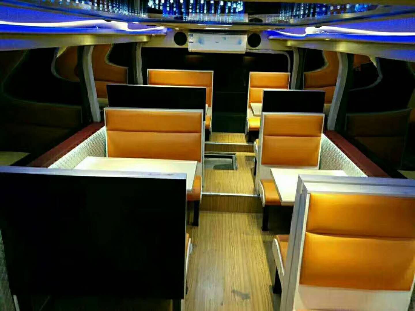 中巴餐飲車改裝