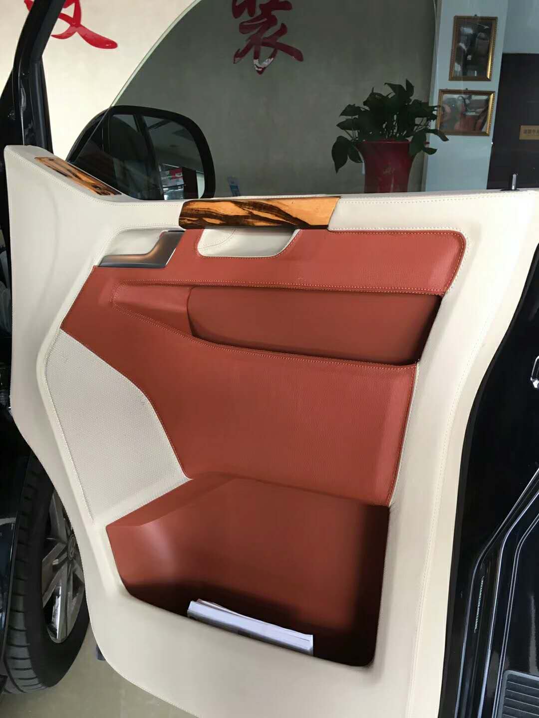 大眾商務(wù)車全隔斷內(nèi)飾改裝