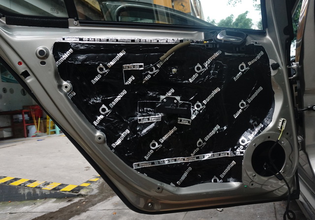 標(biāo)致408汽車音響改裝德國(guó)零點(diǎn)和美國(guó)來(lái)福喇叭功放低音-重慶渝大昌