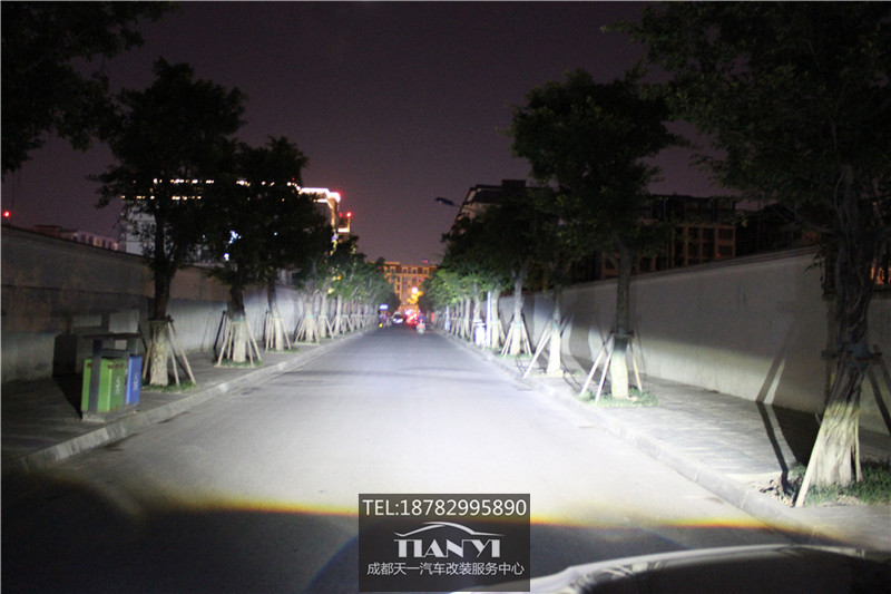 成都奔馳新威霆改車燈改裝V260米石M2 LED大燈雙光透鏡