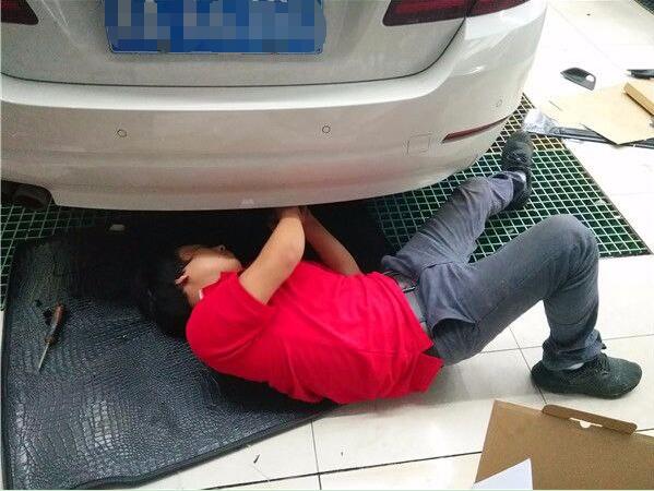 寶馬5系加裝電動尾門，這么物美價廉實在情不自禁啊