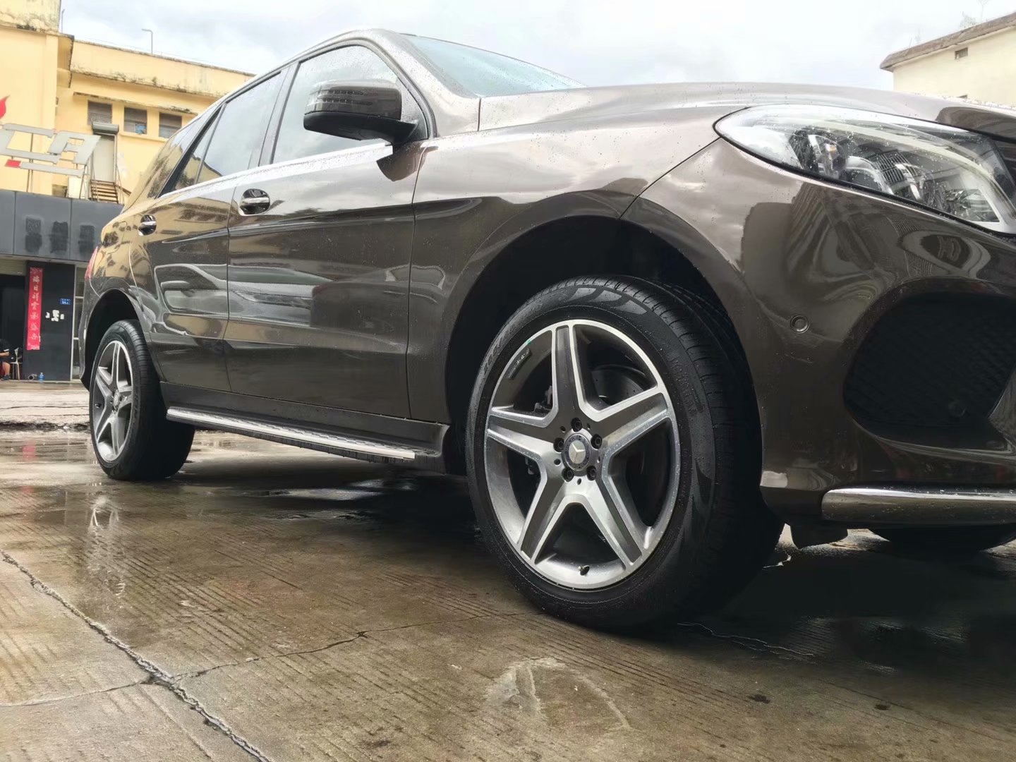 奔馳，換 原裝 AMG 20寸 ，完工！