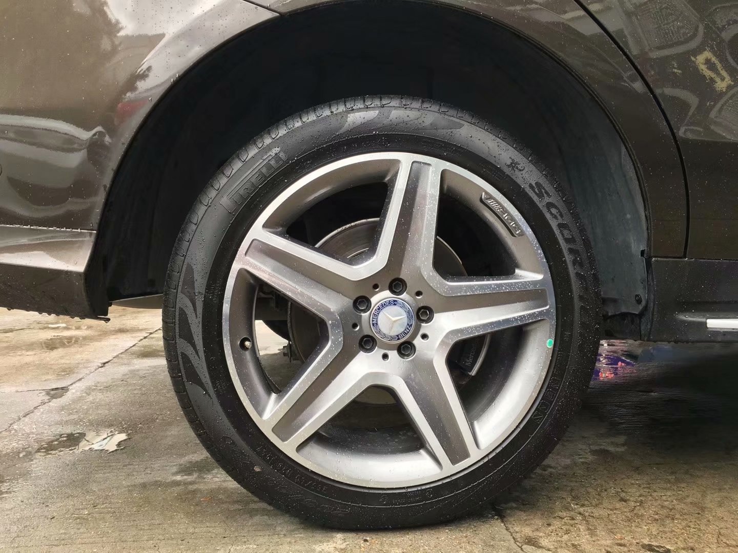 奔馳，換 原裝 AMG 20寸 ，完工！