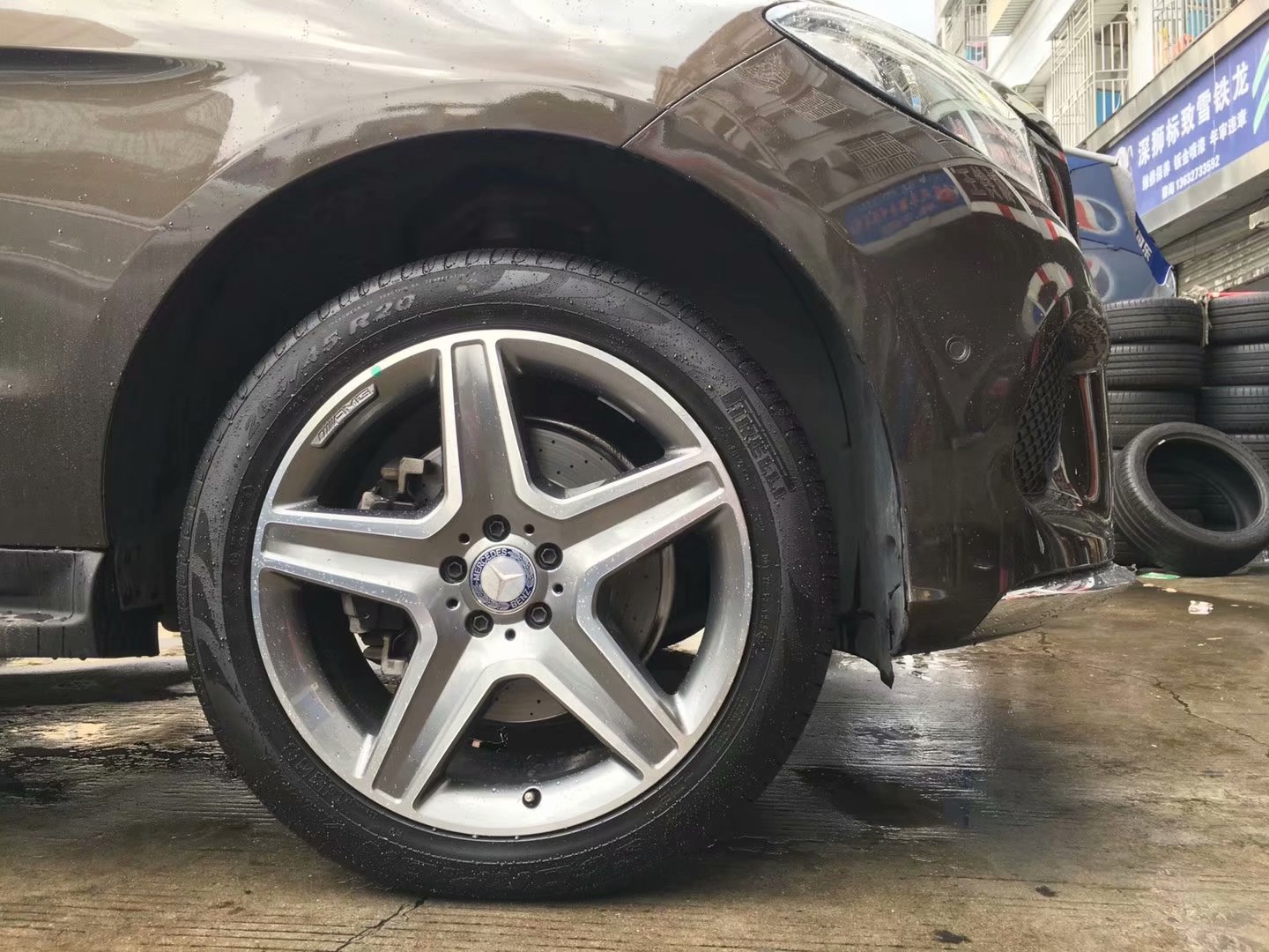 奔馳，換 原裝 AMG 20寸 ，完工！