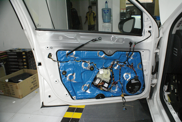 大眾高爾夫汽車音響改裝升級(jí)德國(guó)零點(diǎn)和全車安博士藍(lán)鉆隔音_重慶渝大昌