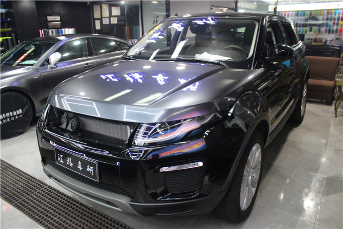 長沙汽車改色貼膜施工實體店路虎車身進口禿鷹深灰改色膜