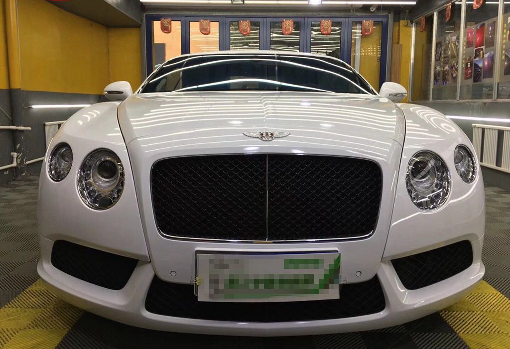 成都靚車會(huì)青羊店賓利歐陸GT亮白汽車改色貼膜