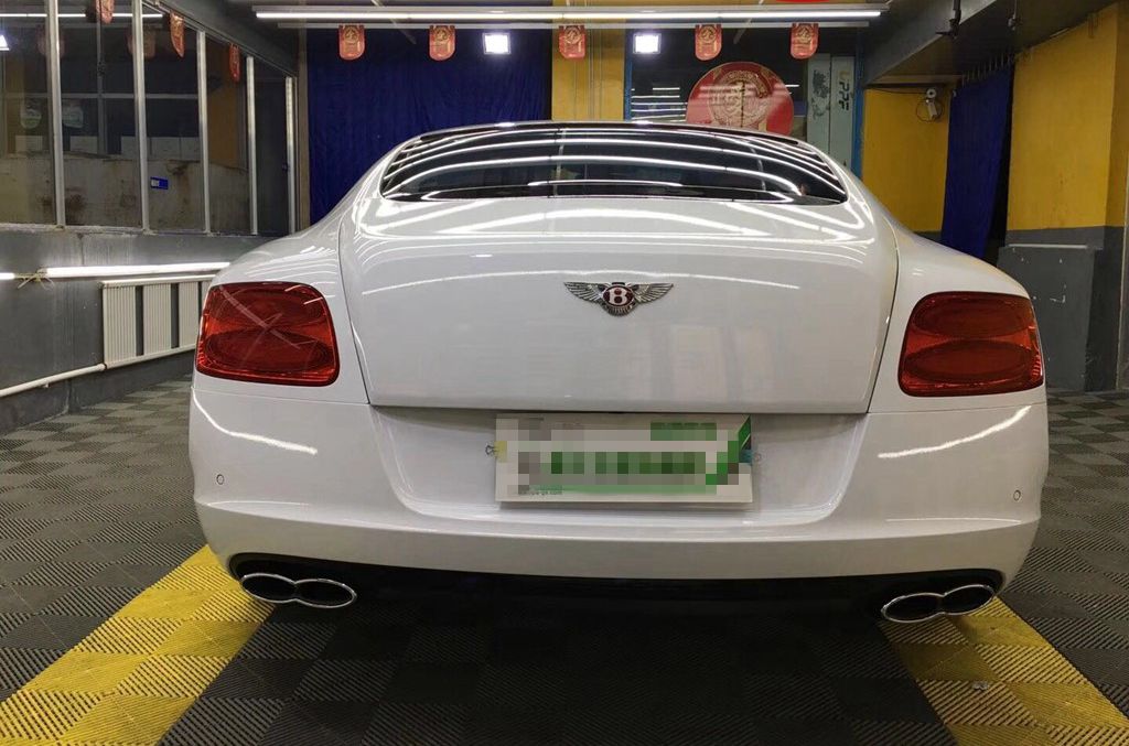 成都靚車會(huì)青羊店賓利歐陸GT亮白汽車改色貼膜
