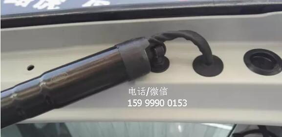 路虎攬勝行政版加裝電動(dòng)尾門(mén)，豪車就該有這樣的霸氣