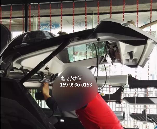 路虎攬勝行政版加裝電動(dòng)尾門(mén)，豪車就該有這樣的霸氣