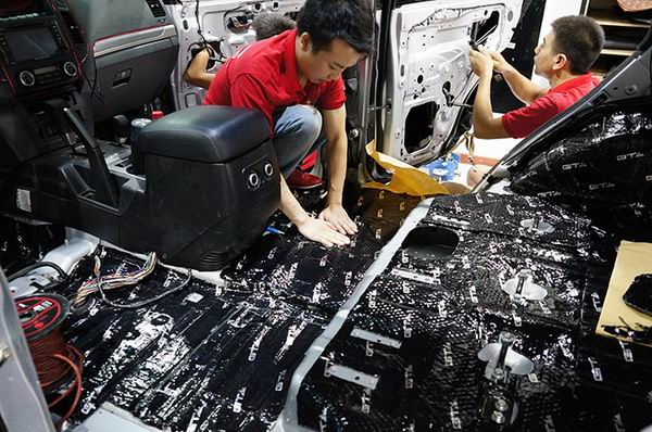 重慶渝大昌汽車音響改裝案例之三菱帕杰羅V93音響改裝史泰格和全車隔音