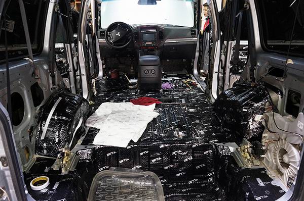 重慶渝大昌汽車音響改裝案例之三菱帕杰羅V93音響改裝史泰格和全車隔音