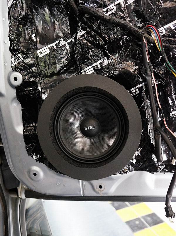 重慶渝大昌汽車音響改裝案例之三菱帕杰羅V93音響改裝史泰格和全車隔音