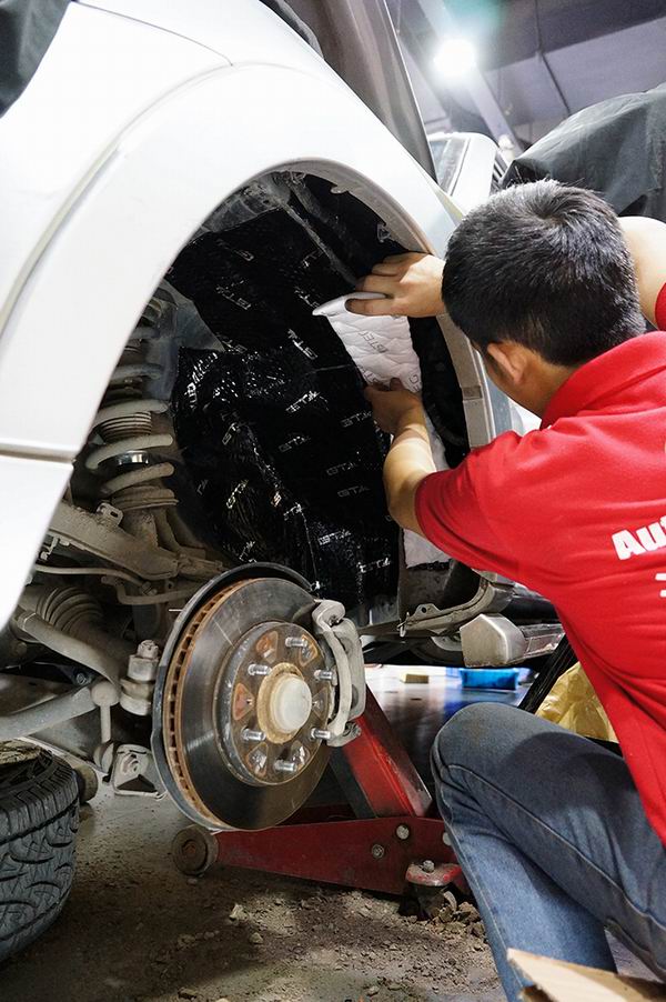 重慶渝大昌汽車音響改裝案例之三菱帕杰羅V93音響改裝史泰格和全車隔音