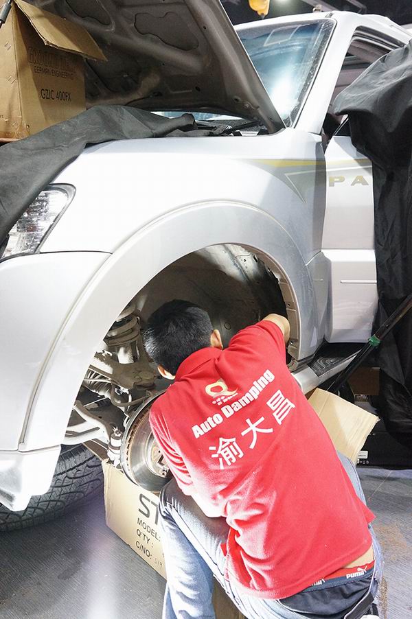 重慶渝大昌汽車音響改裝案例之三菱帕杰羅V93音響改裝史泰格和全車隔音