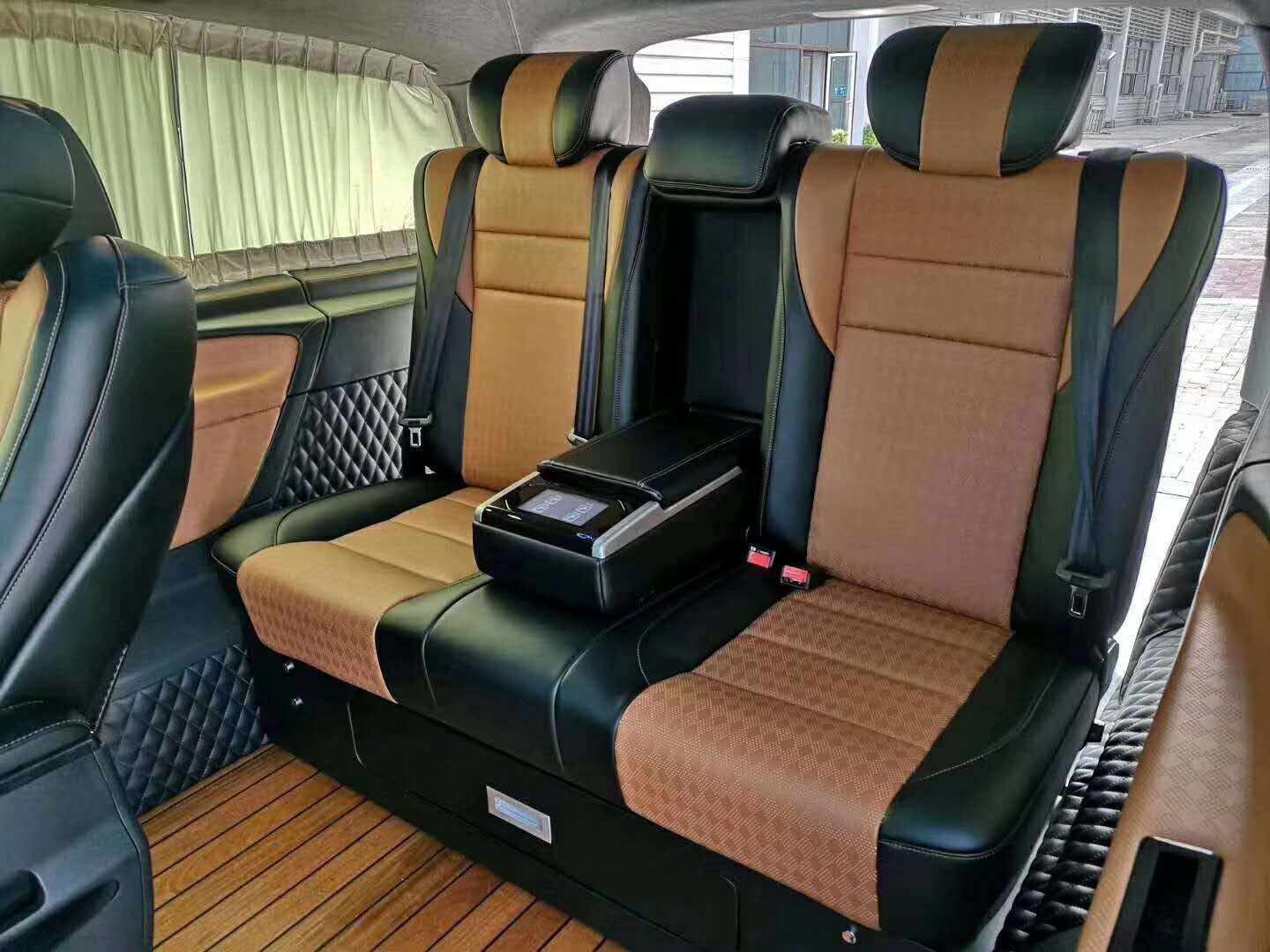 奔馳V250商務(wù)車改裝