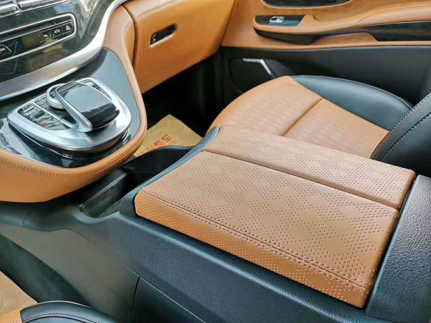 奔馳V250商務(wù)車改裝