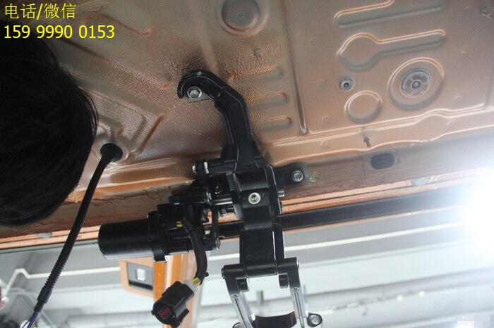 賓利添越加裝電動踏板，就是這么英姿颯爽！