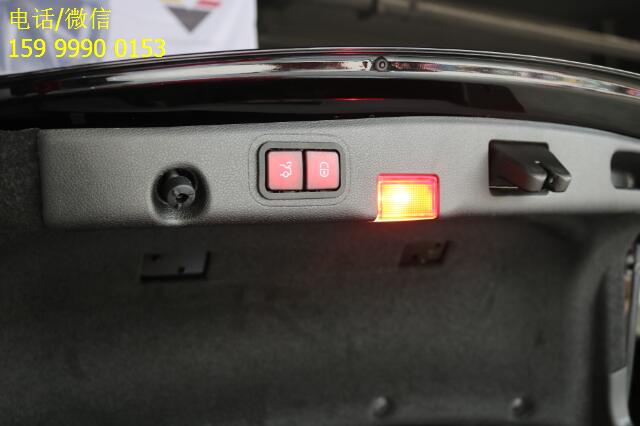 奔馳E級(jí)加裝電動(dòng)尾門(mén)，開(kāi)門(mén)只需輕輕一按就搞定