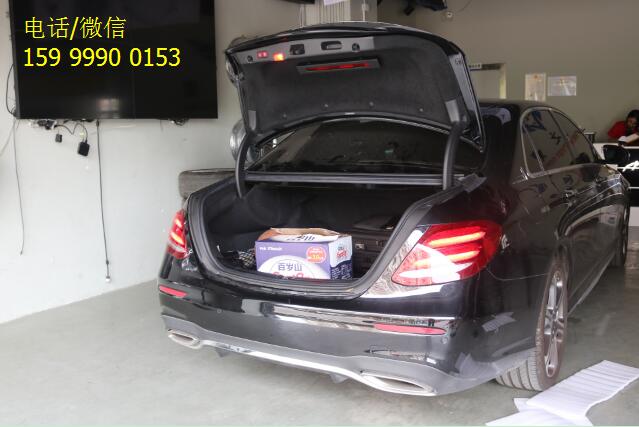 奔馳E級(jí)加裝電動(dòng)尾門(mén)，開(kāi)門(mén)只需輕輕一按就搞定