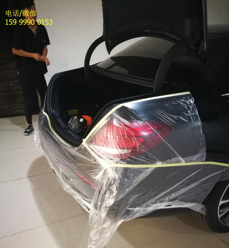 奔馳E級(jí)加裝電動(dòng)尾門(mén)，開(kāi)門(mén)只需輕輕一按就搞定