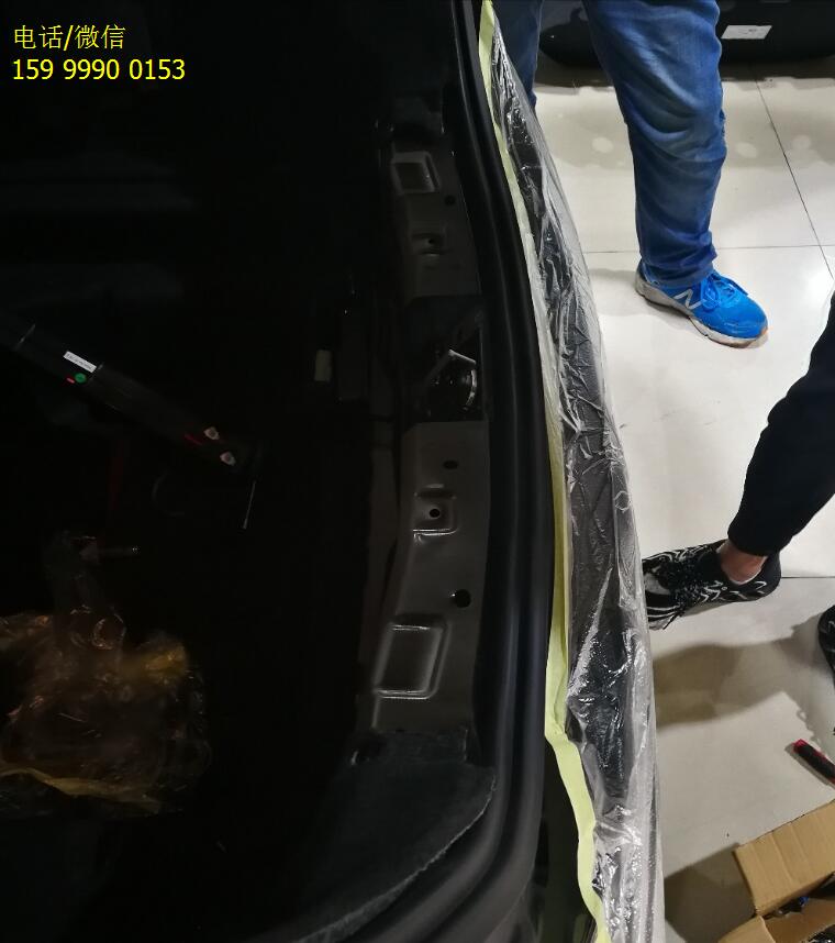 奔馳E級(jí)加裝電動(dòng)尾門(mén)，開(kāi)門(mén)只需輕輕一按就搞定