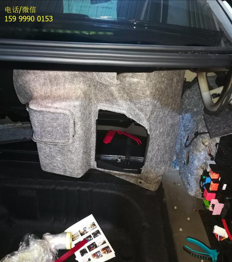 奔馳E級(jí)加裝電動(dòng)尾門(mén)，開(kāi)門(mén)只需輕輕一按就搞定