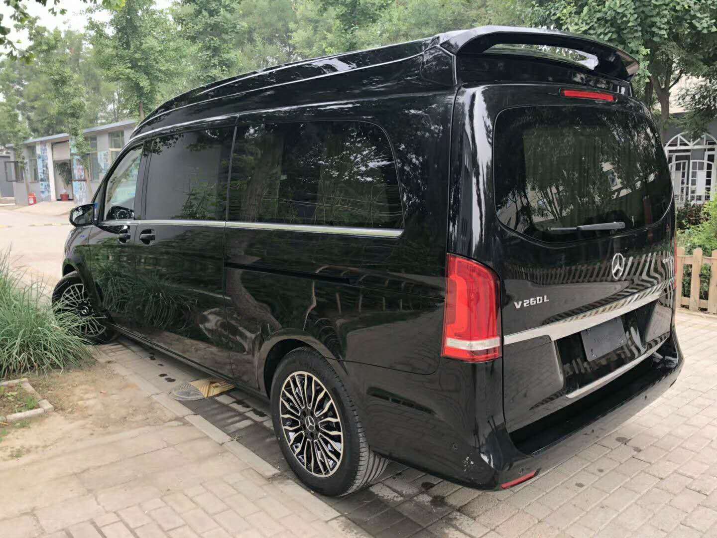 奔馳V260商務(wù)車(chē)改裝