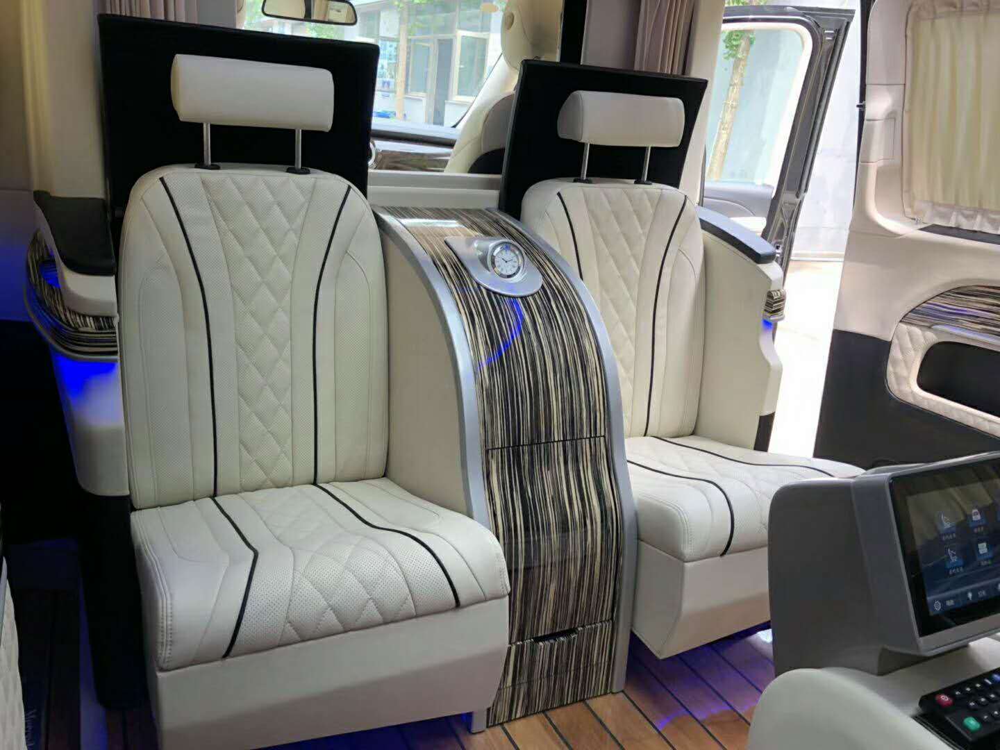 奔馳V260商務(wù)車(chē)改裝