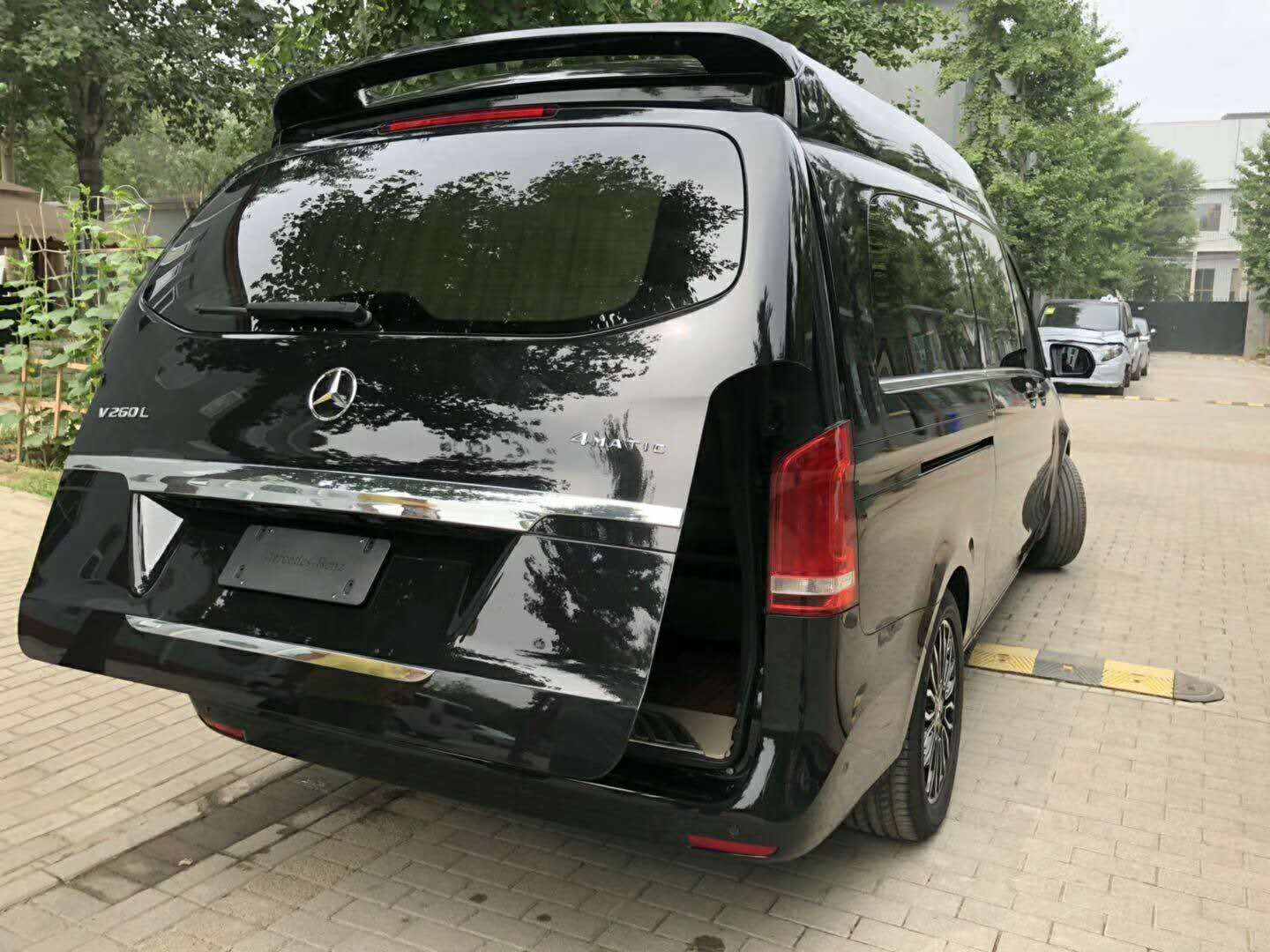 奔馳V260商務(wù)車(chē)改裝