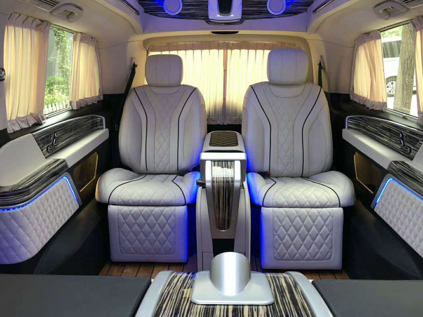 奔馳V260商務(wù)車(chē)改裝