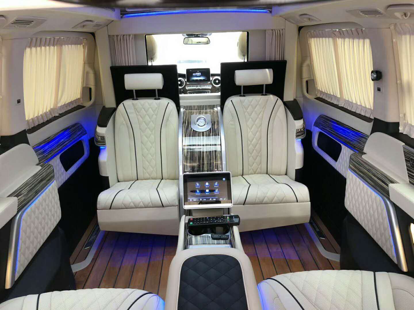 奔馳V260商務(wù)車(chē)改裝