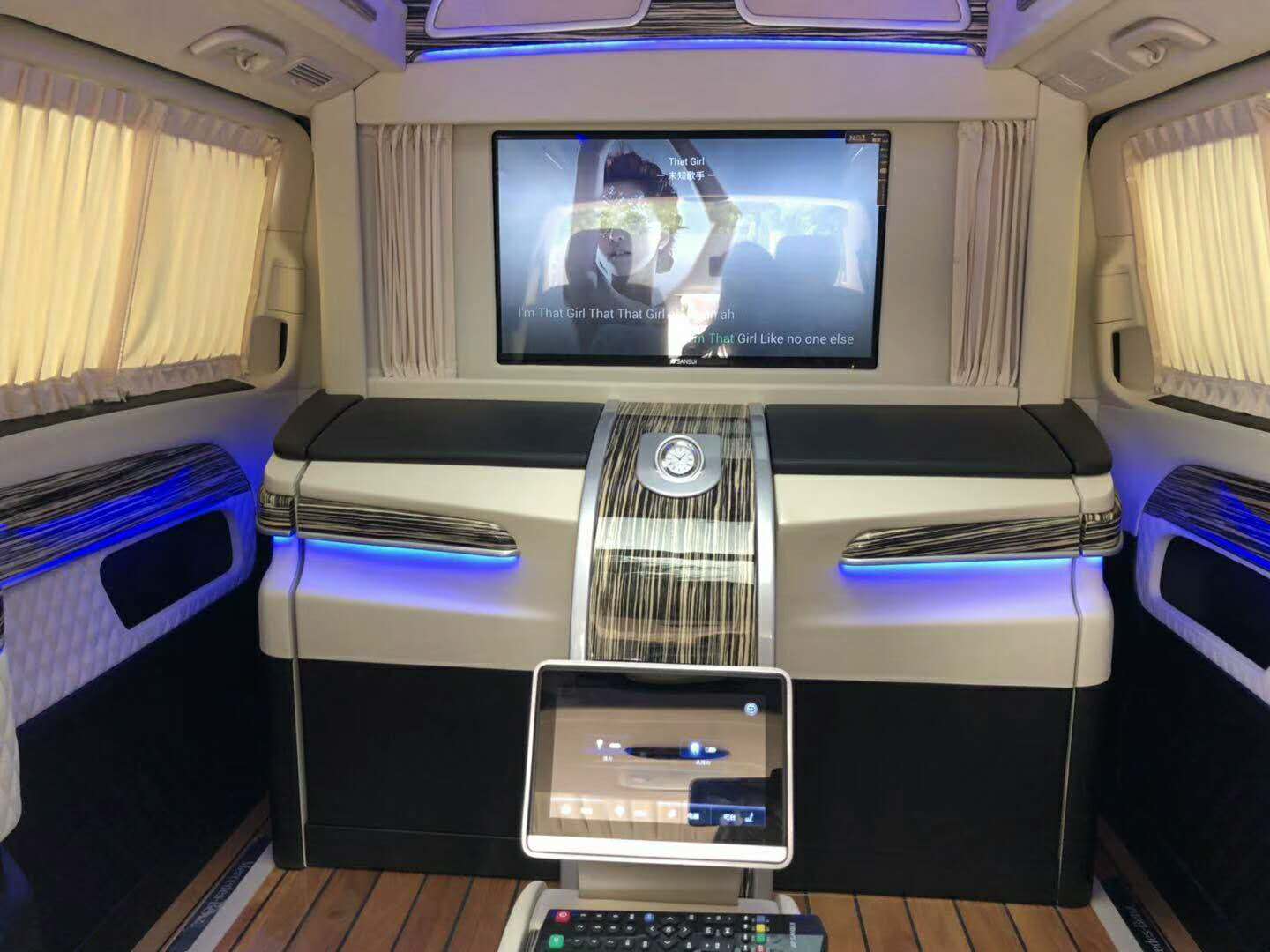 奔馳V260商務(wù)車(chē)改裝