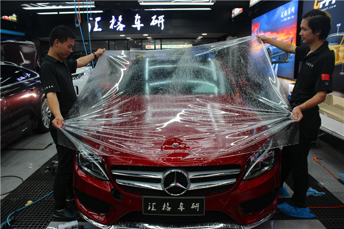 長(zhǎng)沙隱形車(chē)衣奔馳C200全車(chē)貼膜法國(guó)HEXIS進(jìn)口漆面修復(fù)透明膜