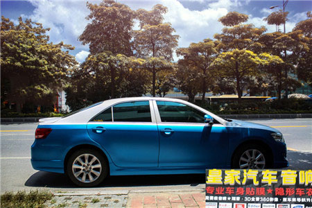 豐田凱美瑞車(chē)身改色貼膜電光金屬藍(lán)白Diy搭配——郴州市皇家音響