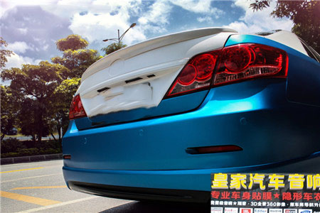 豐田凱美瑞車(chē)身改色貼膜電光金屬藍(lán)白Diy搭配——郴州市皇家音響