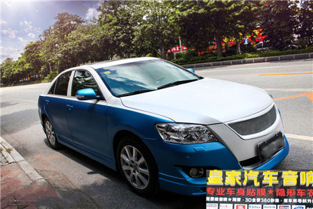 豐田凱美瑞車(chē)身改色貼膜電光金屬藍(lán)白Diy搭配——郴州市皇家音響