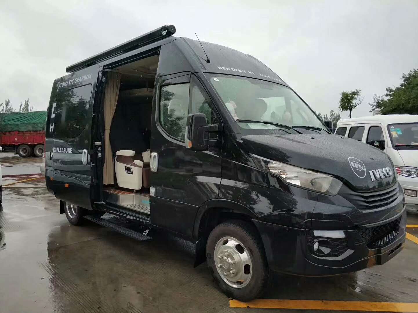 進(jìn)口依維柯房車