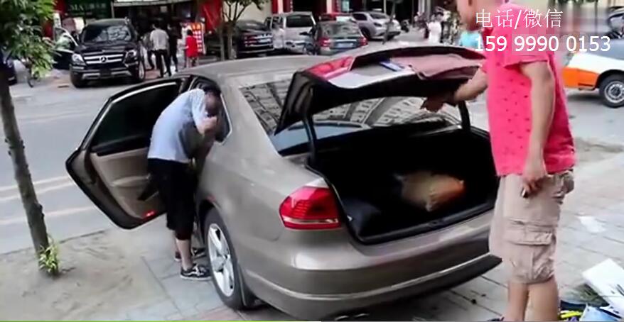 大眾帕薩特加裝電動(dòng)尾門(mén)，全新推桿，驚艷四座！