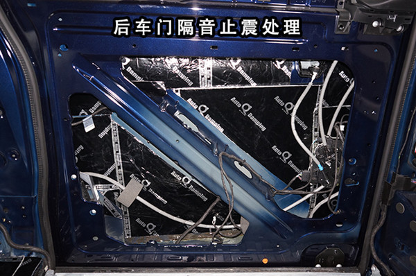 重慶渝大昌汽車音響改裝之奔馳V250房車全車安博士汽車隔音降噪