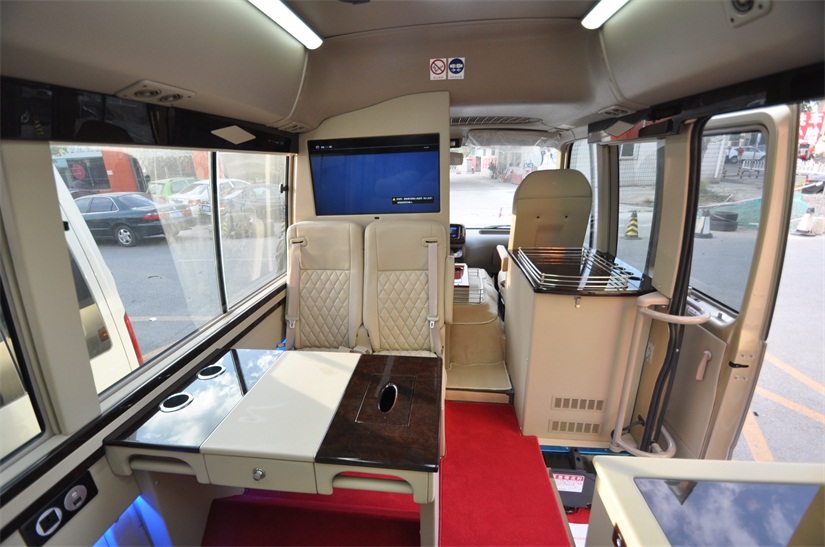 考斯特中巴車專用辦公桌怎么改