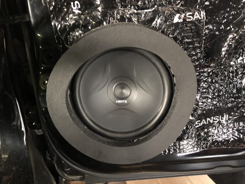 汕頭市星悅汽車音響日產(chǎn)軒逸升級四門隔音全車音響改裝意大利赫茲A柱倒模超薄低音炮改裝案例