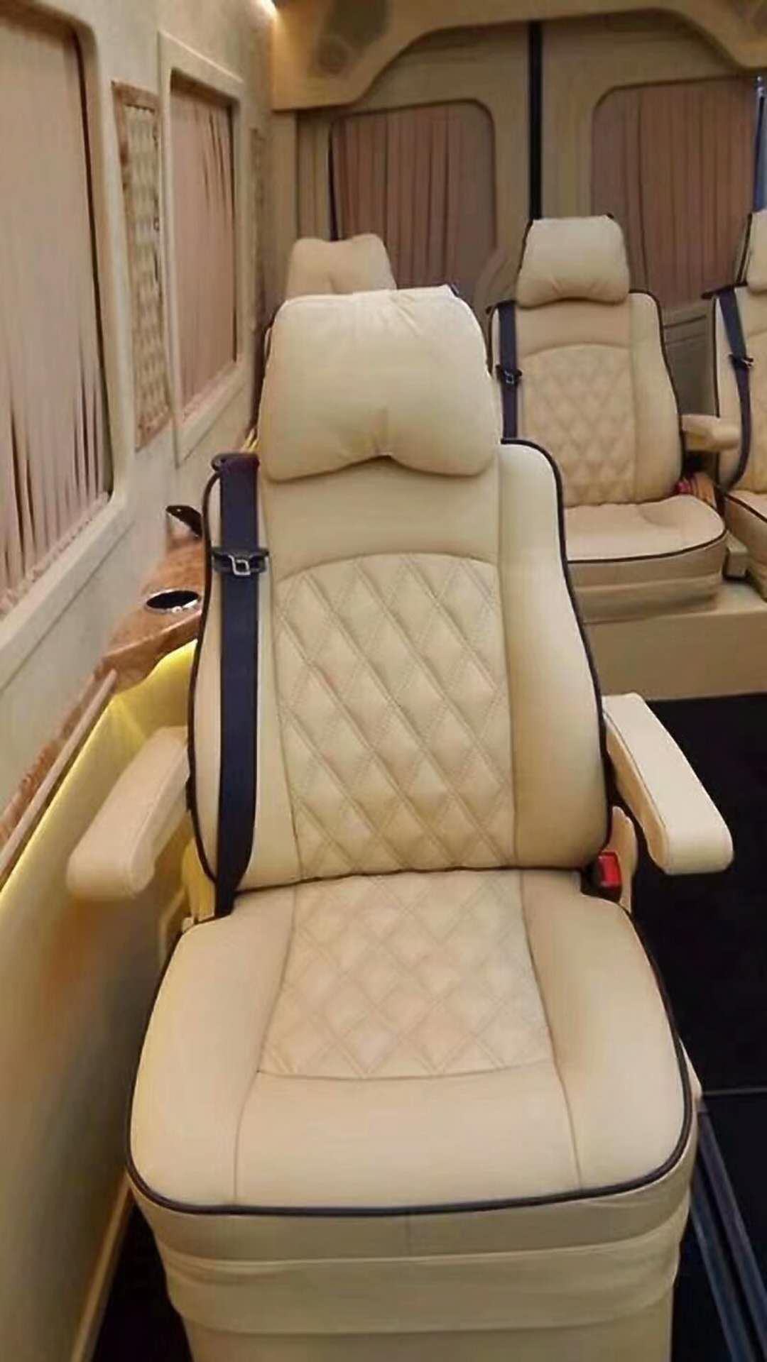 奔馳斯賓特524商務(wù)車改裝