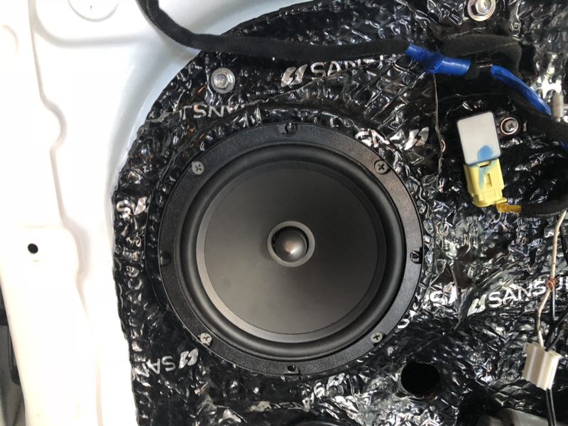 汕頭市星悅汽車音響現(xiàn)代領(lǐng)動(dòng)升級(jí)四門隔音降噪音響改裝FOCAL法國(guó)勁浪入門級(jí)套餐喇叭音動(dòng)人心