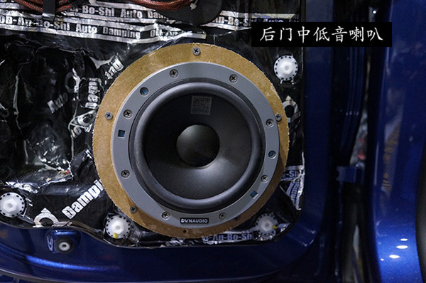 重慶渝大昌汽車音響改裝之大眾途銳音響改裝丹拿342三分頻和意大利史泰格功放