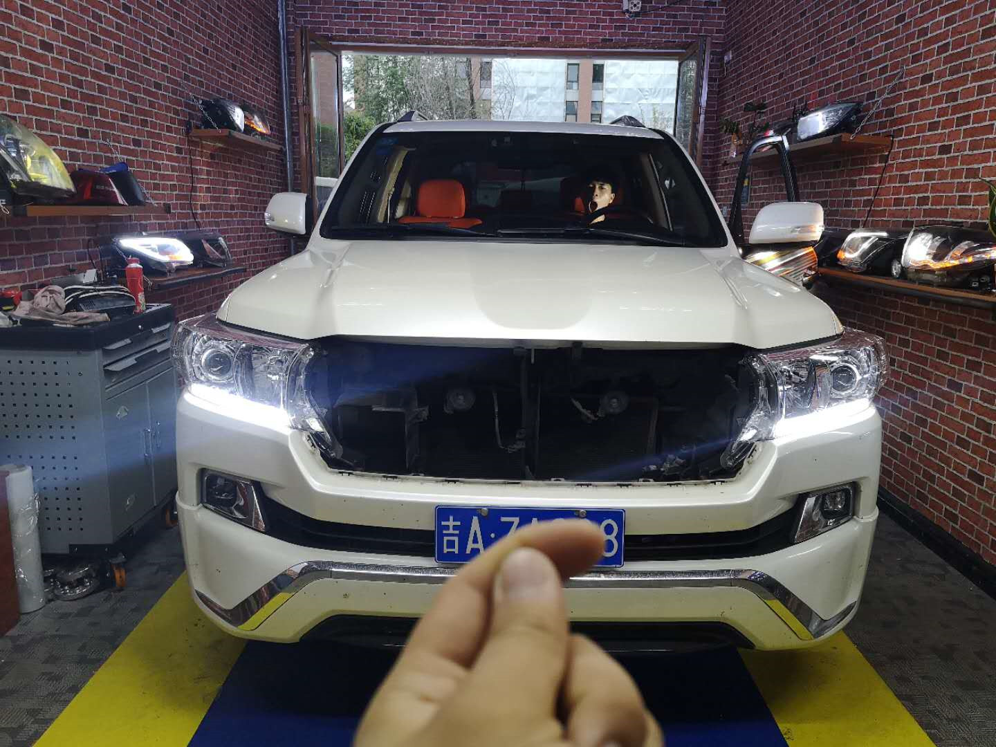 長(zhǎng)春酷路澤車(chē)燈改裝 車(chē)燈翻新清洗 車(chē)燈醫(yī)生