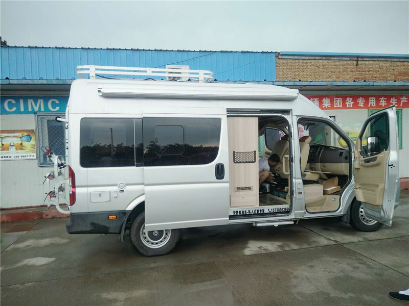 東風(fēng)御風(fēng)長(zhǎng)軸高頂房車