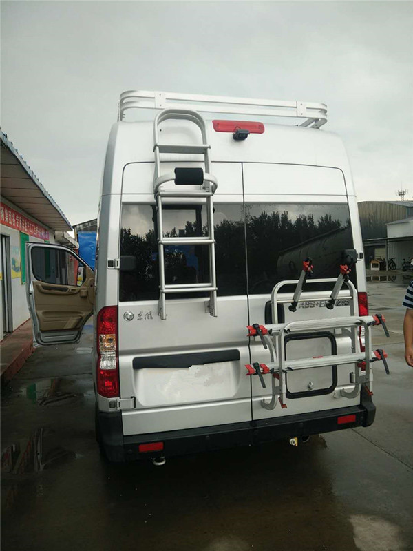 東風(fēng)御風(fēng)長(zhǎng)軸高頂房車